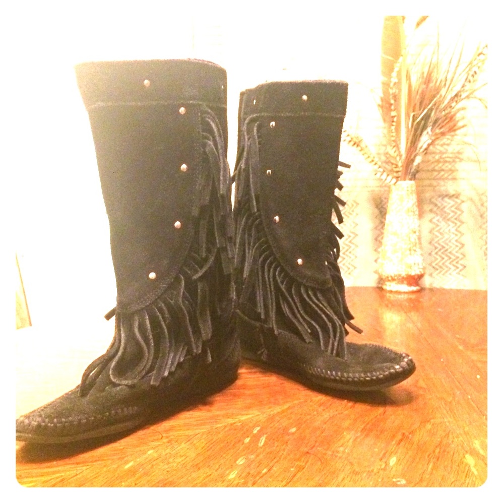 Minnetonka fringe moccasins